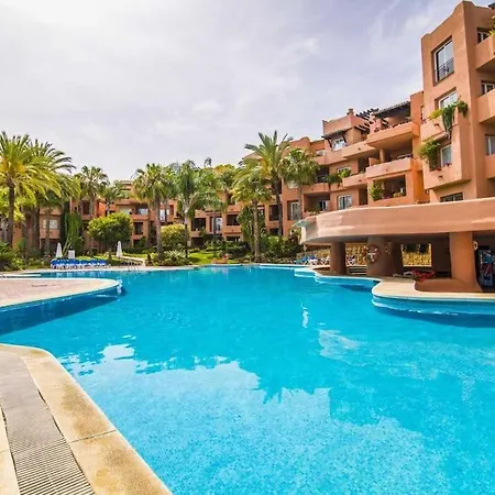 Oleholidays Oasis Junto A Puente マルベーリャ